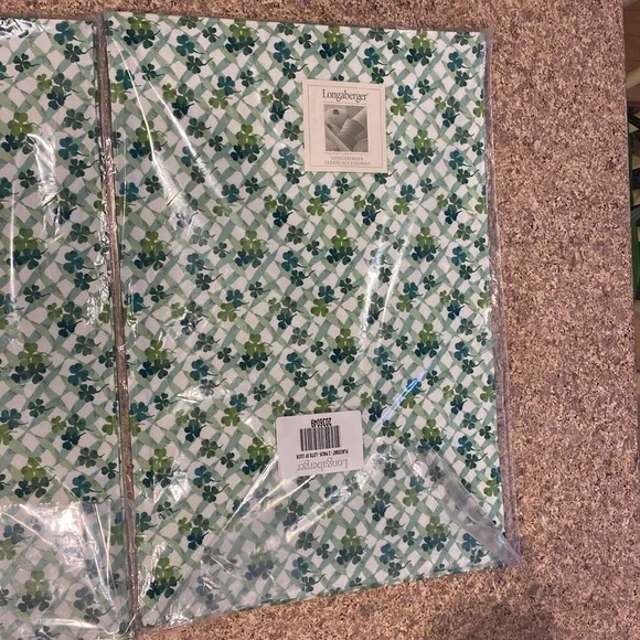 NIP 4 Fabric Placemats Shamrock Lots of Luck (2 Packages of 2 in Each Package) - Picture 9 of 12